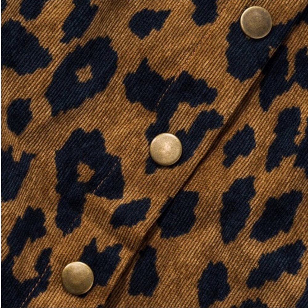 🤩one medium left Leopard print mini skirt - Picture 3 of 3